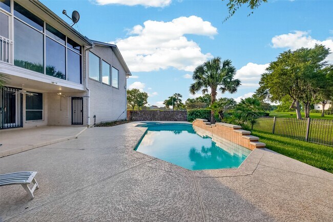 Building Photo - 7203 Timberlake Dr