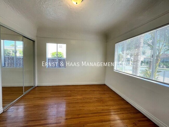 Building Photo - 1411 E Poppy St