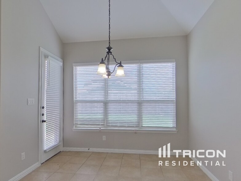 Building Photo - 5616 Granada Dr