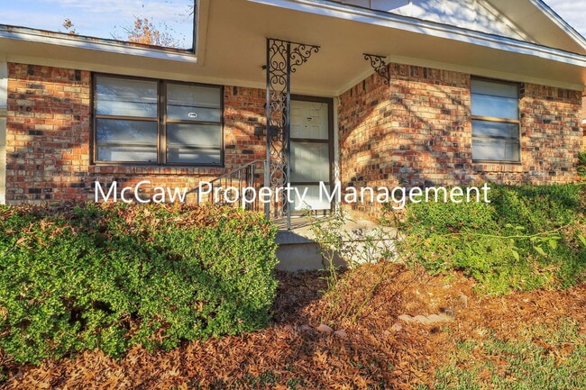 Building Photo - 709 Sequoia Dr