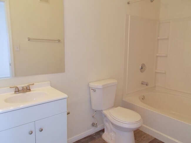 Building Photo - Precious Gem at Sedona on the Blvd!