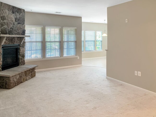 Building Photo - Beautiful & Spacious 2 Bedroom, 2 Bathroom...
