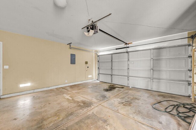Building Photo - 2739 E Colton Ave
