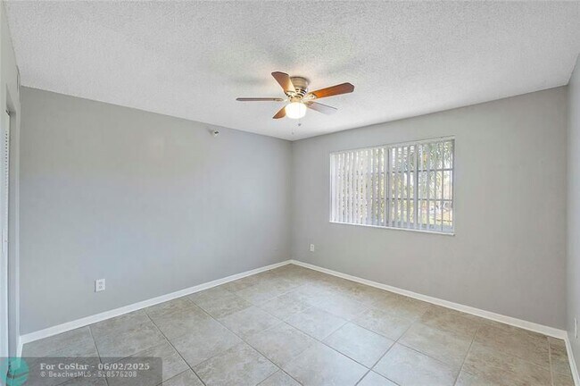 Building Photo - 120 Yacht Club Way