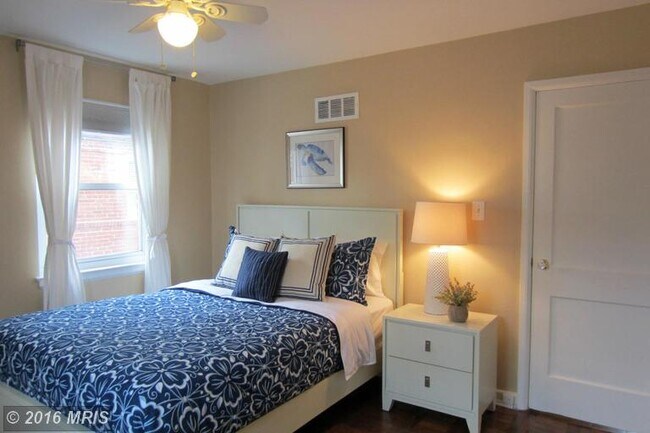 Building Photo - 906 S Highland St