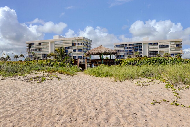 Building Photo - 5059 N Hwy A1A