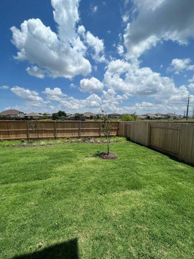 Building Photo - 12204 Scarlet Way