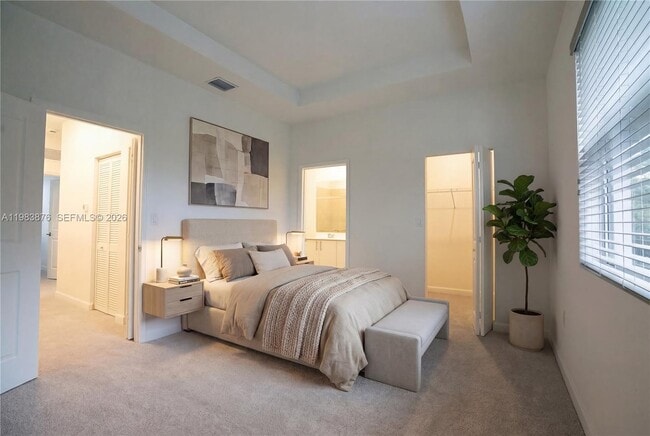 Building Photo - 204 SE 10th St