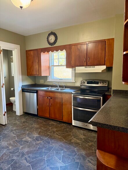 Building Photo - 91 Lacy St