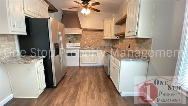 Building Photo - Adorable 3 Bedroom, 1 Bathroom in Independ...