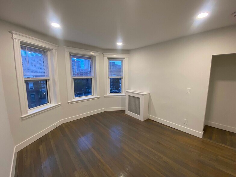 Building Photo - 111 Park Dr