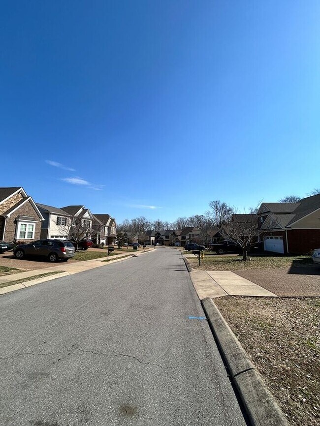 Building Photo - Spacious 5-Bedroom Home with Modern Amenit...