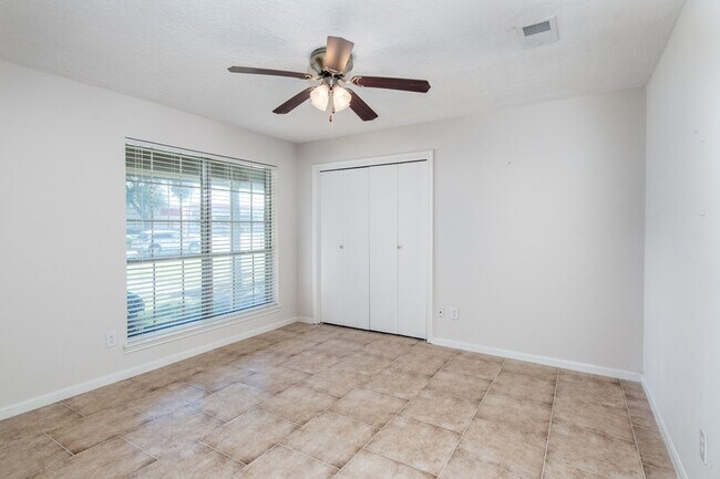 Building Photo - 1830 Baker Dr