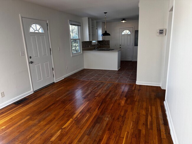Building Photo - Adorable Sylvan Heights