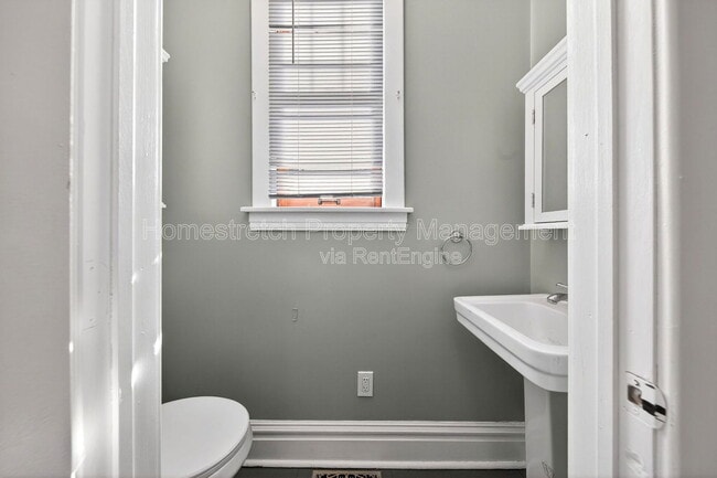 Building Photo - 2424 Oakland Ave