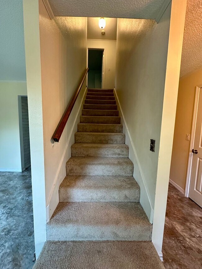 Building Photo - Beautiful large home for lease in Poplar B...