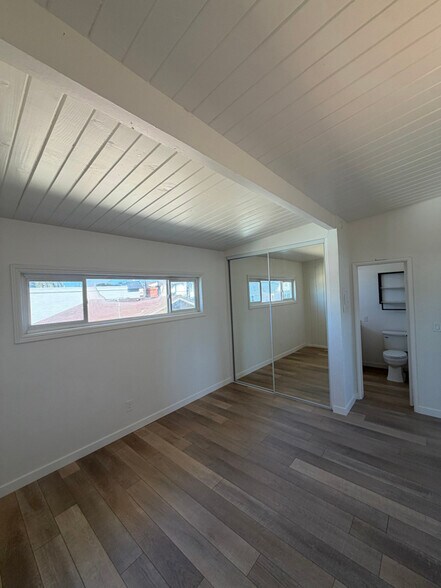 Building Photo - 413 S Myers St