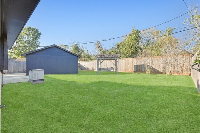 Building Photo - 2410 Del Norte St