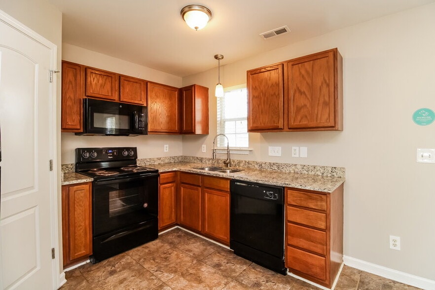 Building Photo - 3 Sherbourne Ct