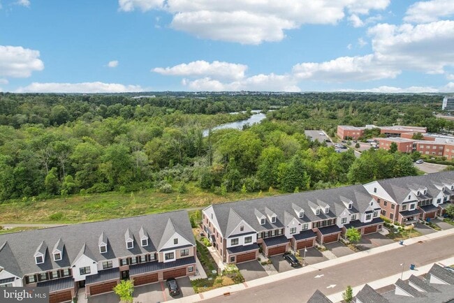 Building Photo - 45 Riverwalk