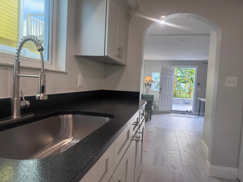 Walk right in and feel at home - 11 Zamora St