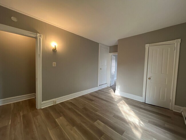 Building Photo - Newly renovated 3-bedroom, 2-bath home in ...