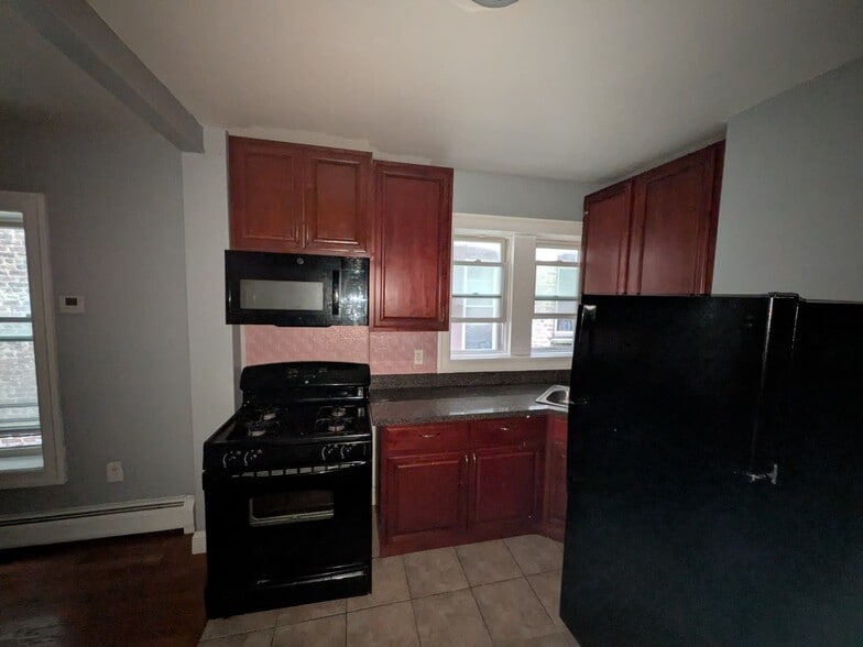Building Photo - 552 Avenue C