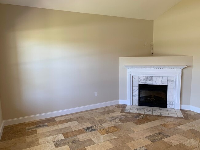 Building Photo - 270 Mallot Beach Dr
