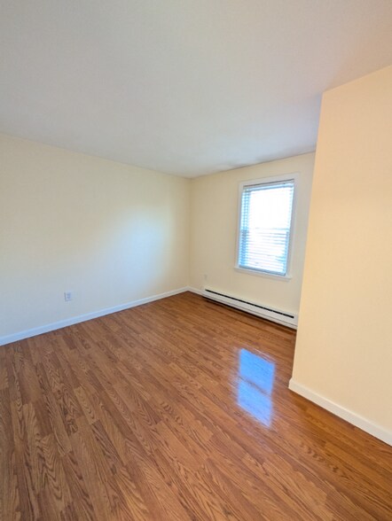 Building Photo - 5 Edwards St