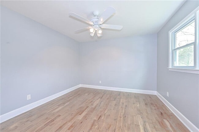 Building Photo - 1421 Thunderwood Ct SW