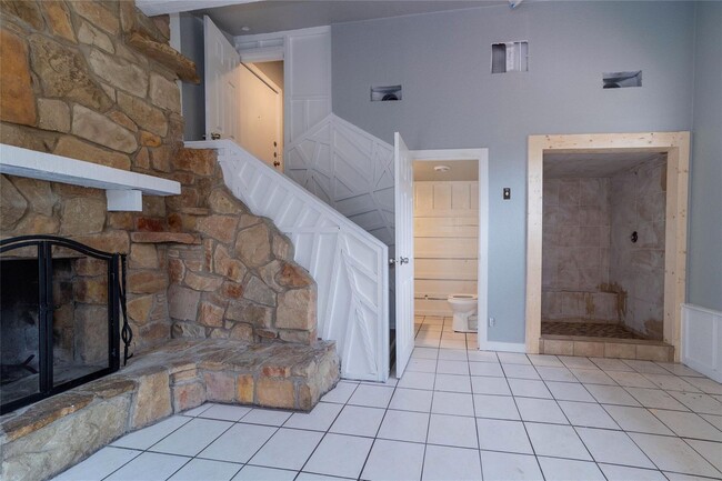 Building Photo - RARE RENTAL OPPORTUNITY ACROSS FROM LAKE WORTH