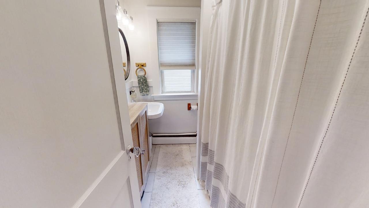 Building Photo - 11 Walnut St