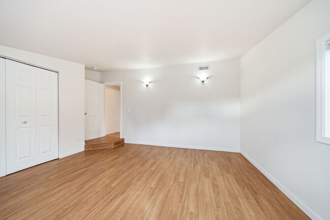 Building Photo - 6830 SE 50th Ave