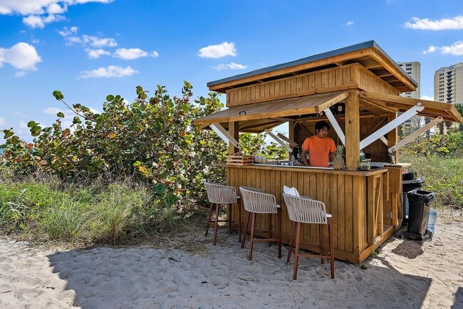 Building Photo - 3100 N Ocean Dr