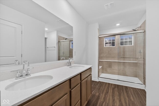 Building Photo - 15988 Tharp Wds Dr