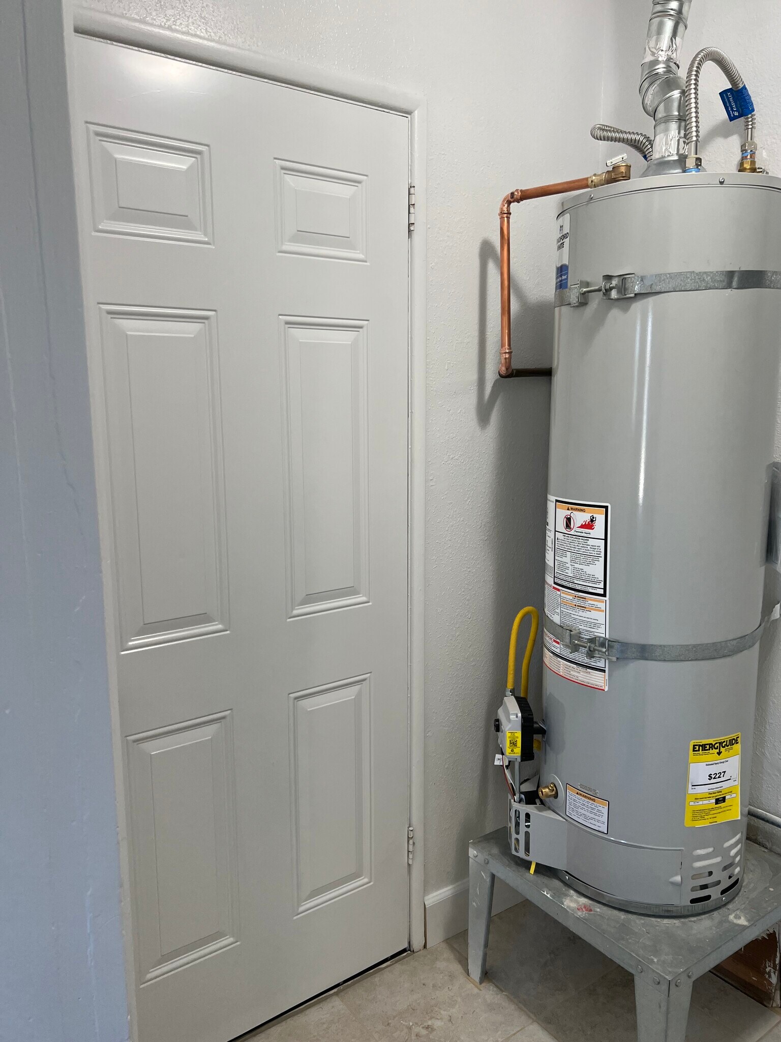 Building Photo - 429 W Ramona Dr