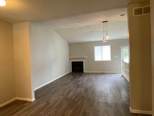 Building Photo - 103 Elkins Ln