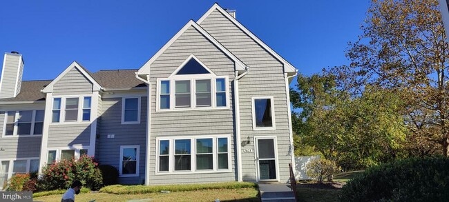 Building Photo - 7671 Coachlight Ln