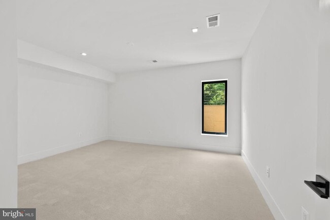 Building Photo - 6018 Woodland Terrace