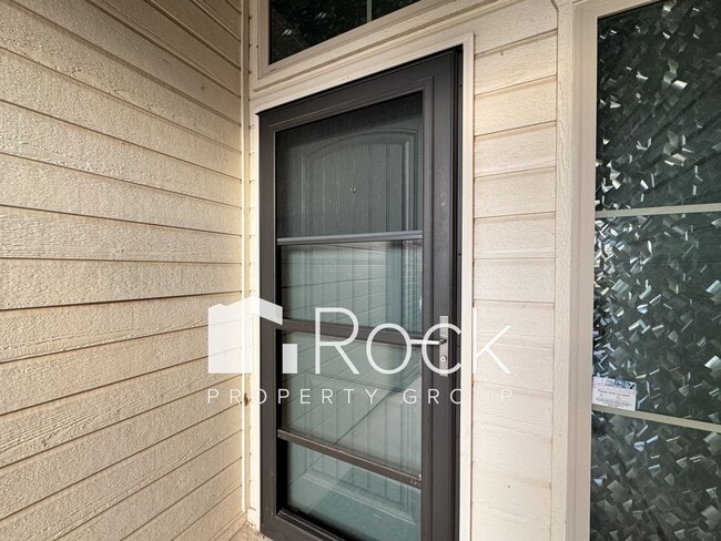 Building Photo - 3 Bedroom Home in North Norman with New Carpet **Move in by January 1st and enjoy HALF OFF your f...