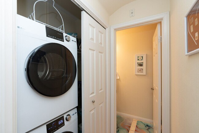 Building Photo - 3 Bedroom Townhome in the Escala Community of Mission Valley