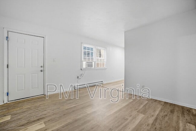 Building Photo - 417 E Little Creek Rd