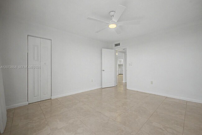 Building Photo - 6900 N Kendall Dr
