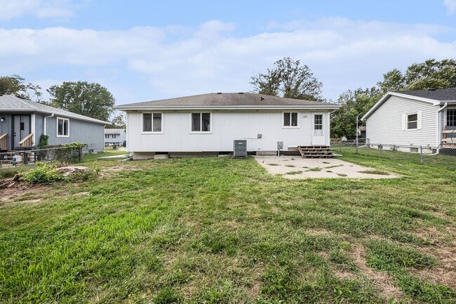 Building Photo - 3 bed 2 bath Yutan Home For Rent