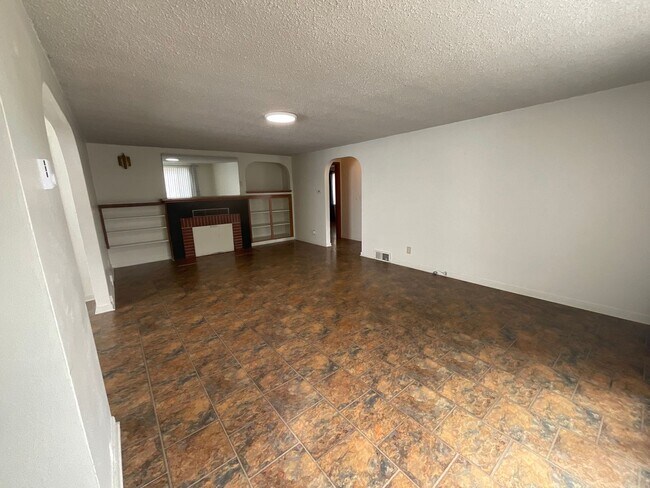 Building Photo - 2 Bed, 1 Bath Rambler - Downtown Ferndale