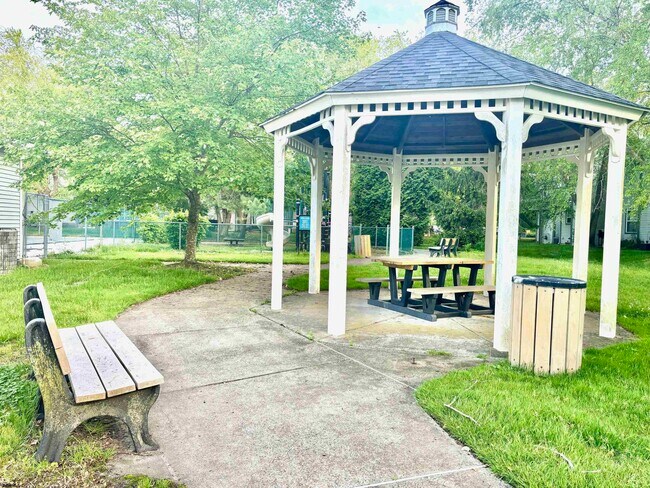 Building Photo - 27 Oyster Bay Rd