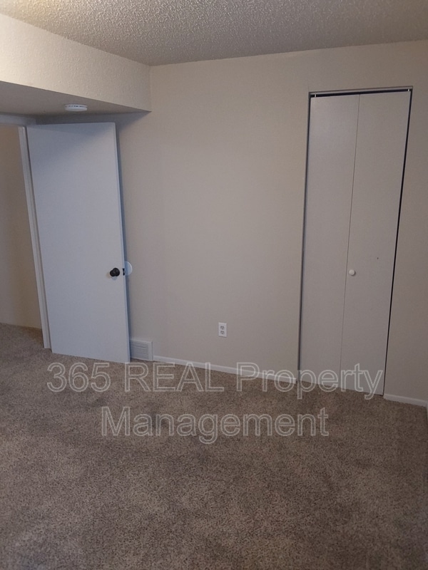 Building Photo - 803 4th St