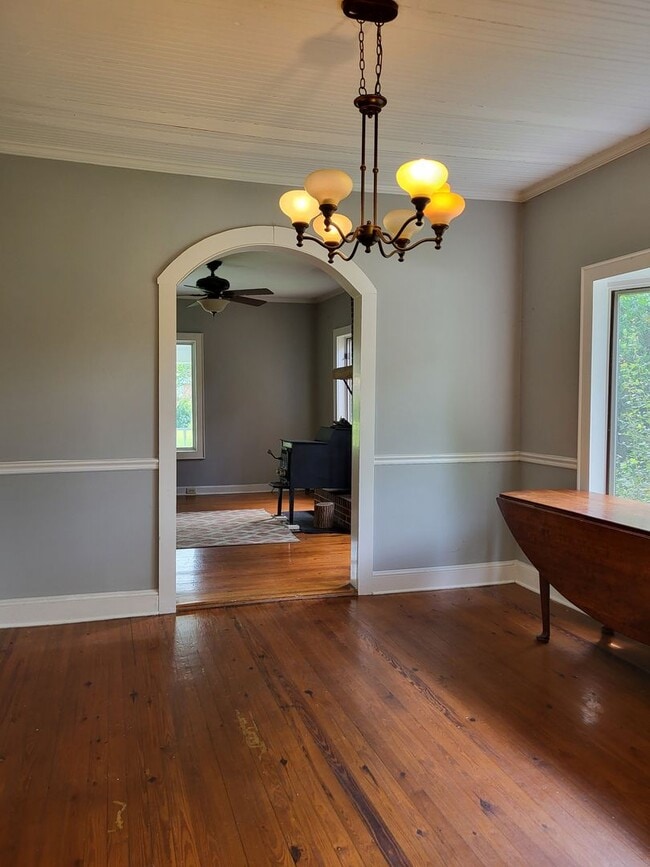 Building Photo - Farm house in Mt Holly