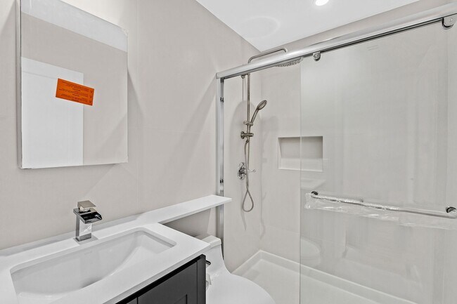 Building Photo - Newly Updated 2/2