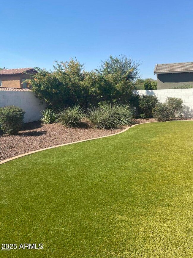 Building Photo - 20827 W Eastview Way